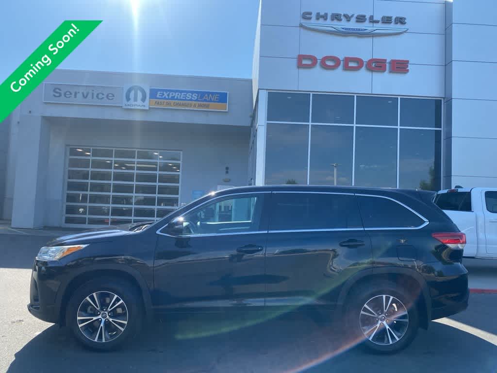 Thumbnail: 2017 Toyota Highlander - 2