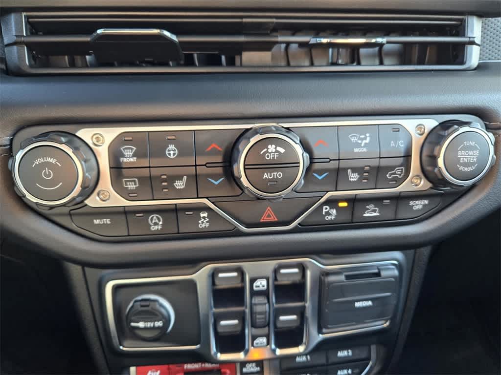 Thumbnail: 2025 Jeep Gladiator - 18