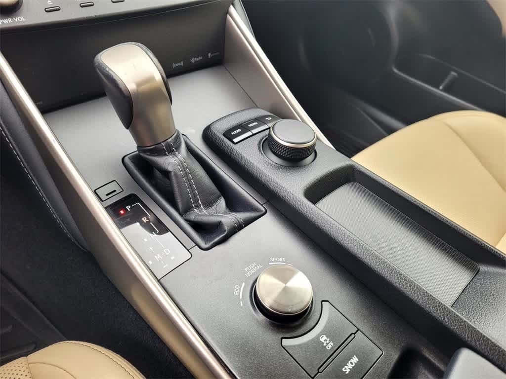 Thumbnail: 2015 Lexus IS - 17