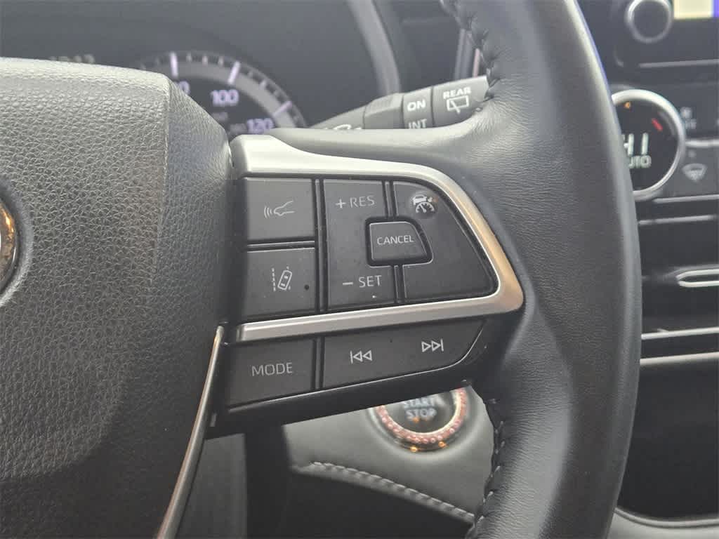 Thumbnail: 2023 Toyota Highlander - 11