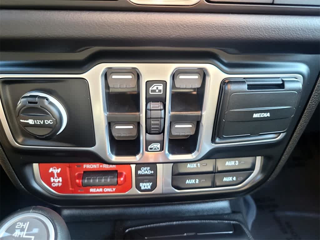 Thumbnail: 2025 Jeep Wrangler - 17