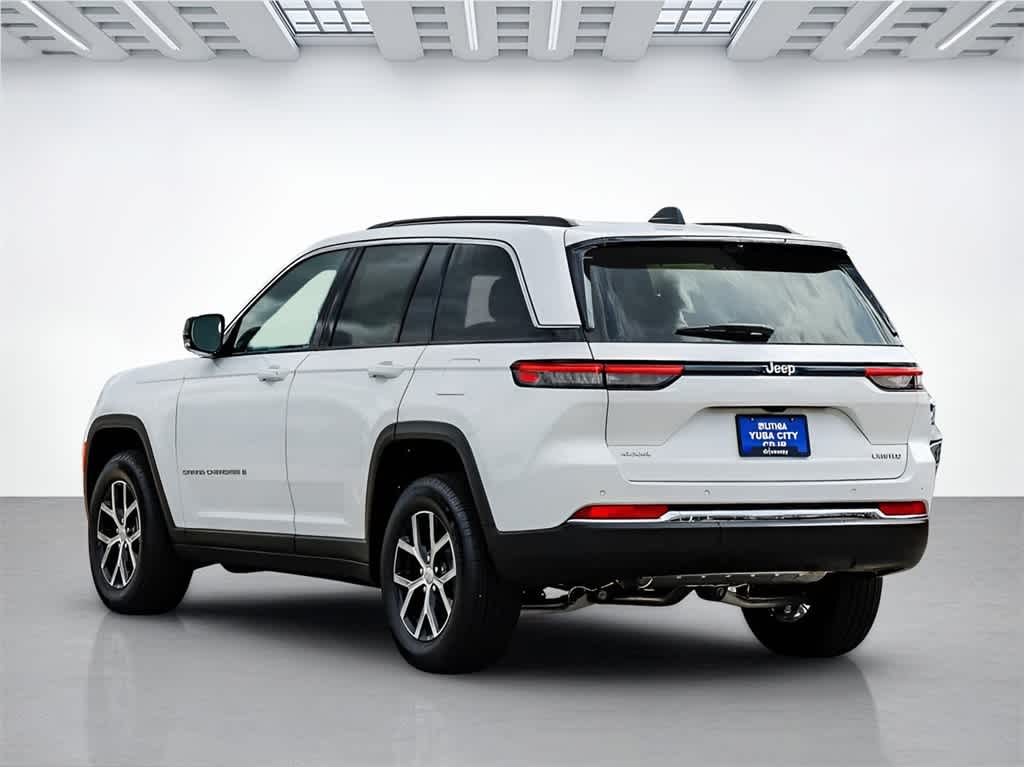 2025 Jeep Grand Cherokee Limited photo 3
