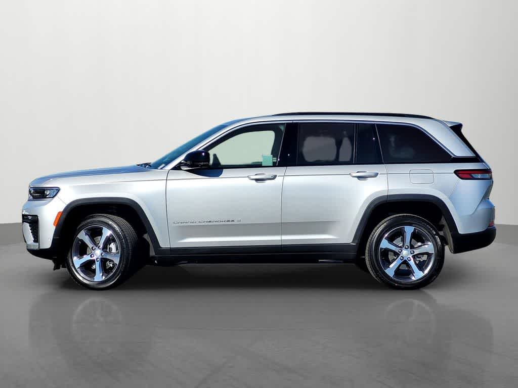 Thumbnail: 2026 Jeep Grand Cherokee - 3
