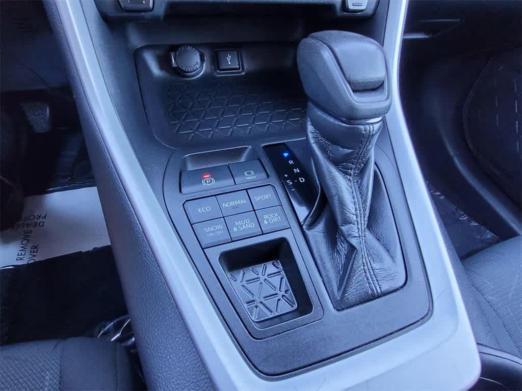 Thumbnail: 2021 Toyota RAV4 - 16