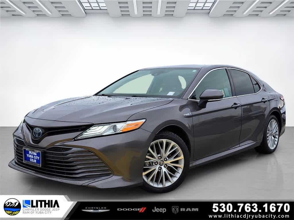 2020 Toyota Camry XLE's photo