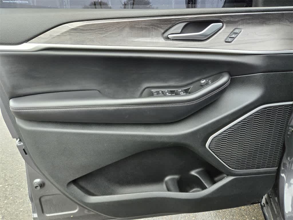 Thumbnail: 2021 Jeep Grand Cherokee L - 17