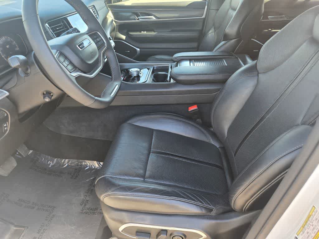 Thumbnail: 2024 Jeep Wagoneer - 17