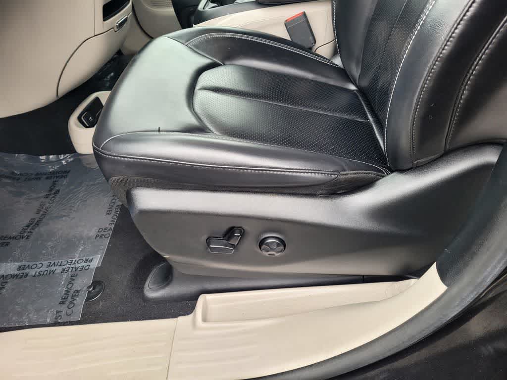 Thumbnail: 2023 Chrysler Pacifica - 15