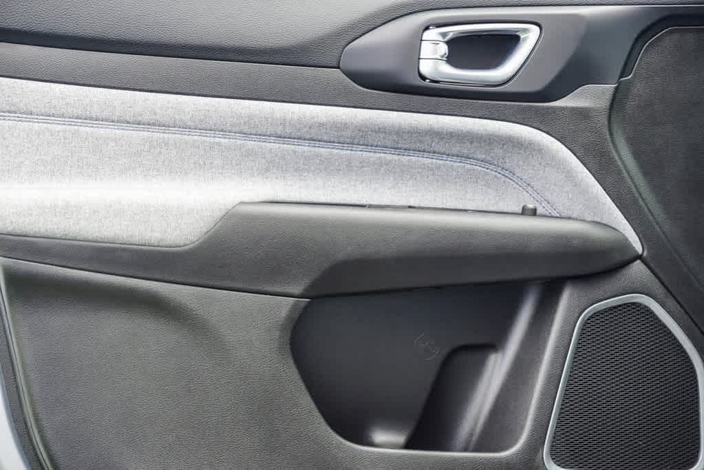 Thumbnail: 2025 Jeep Compass - 44