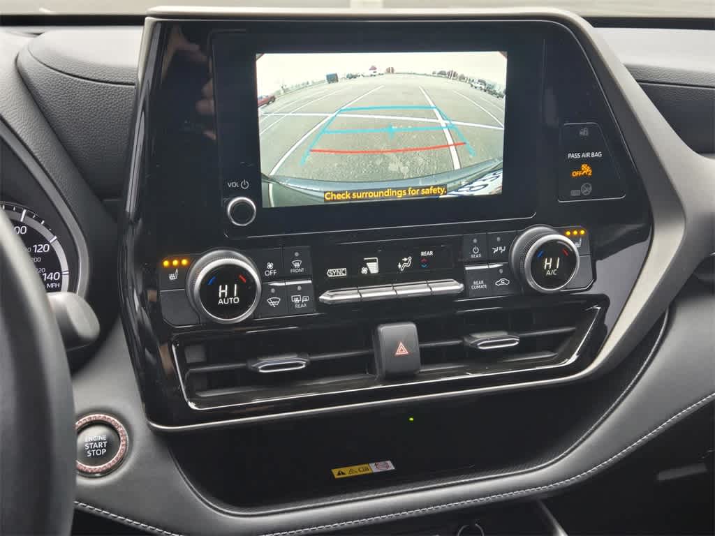 Thumbnail: 2023 Toyota Highlander - 20