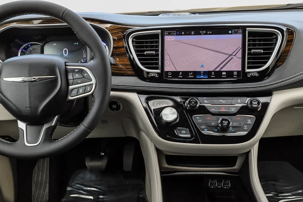 2023 Chrysler Pacifica Hybrid Limited 12