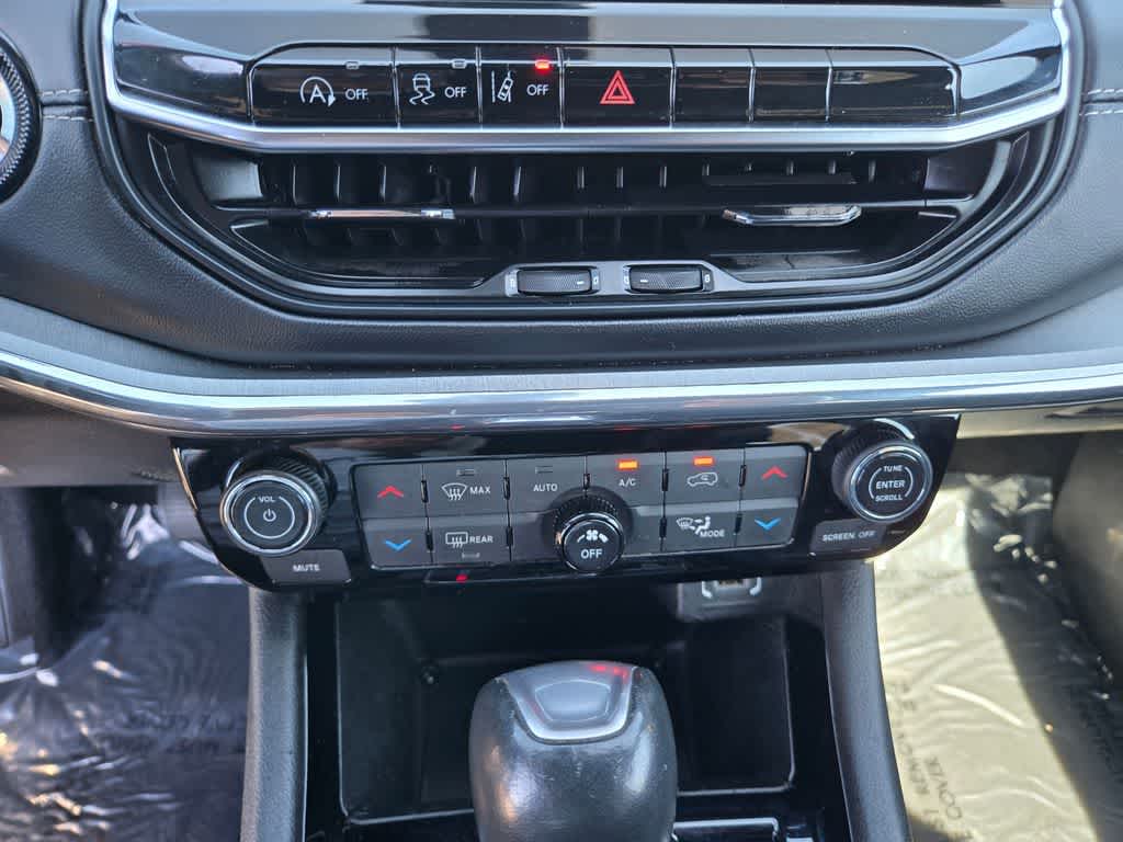 Thumbnail: 2022 Jeep Compass - 16