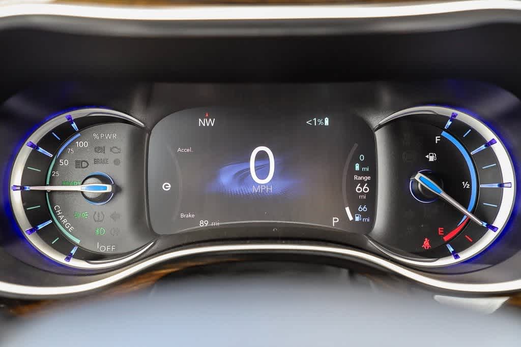 2023 Chrysler Pacifica Hybrid Limited 25