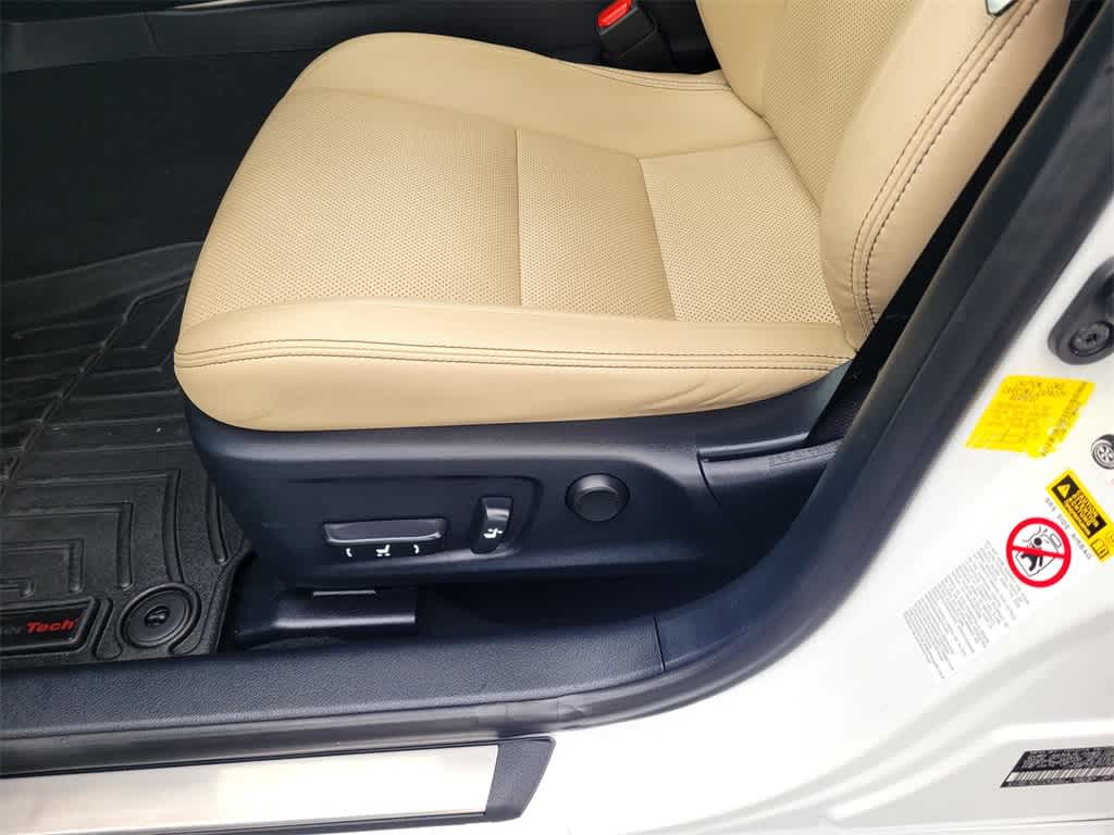 Thumbnail: 2015 Lexus IS - 15