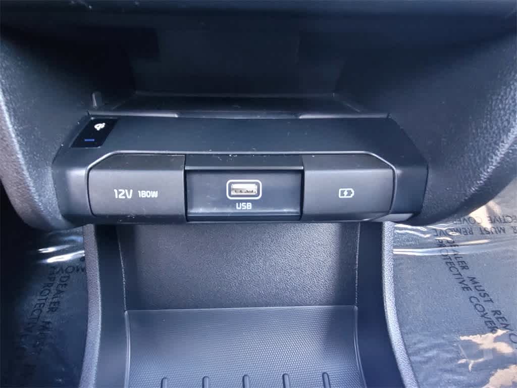 Thumbnail: 2022 Kia Niro - 17