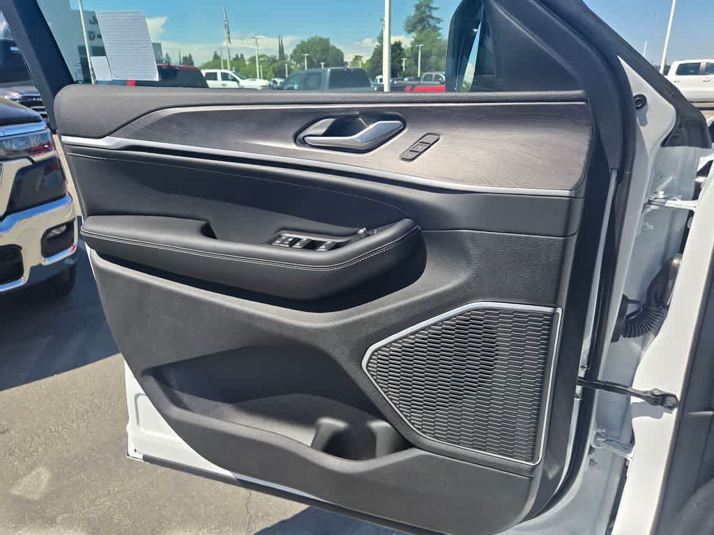 Thumbnail: 2026 Jeep Grand Cherokee - 19