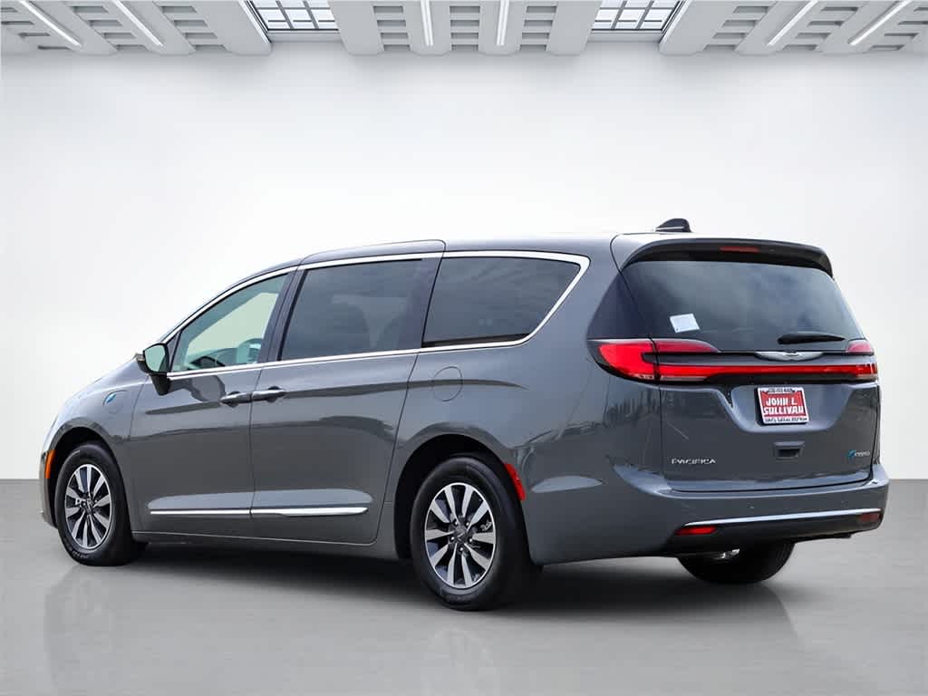 2023 Chrysler Pacifica Hybrid Limited photo 2