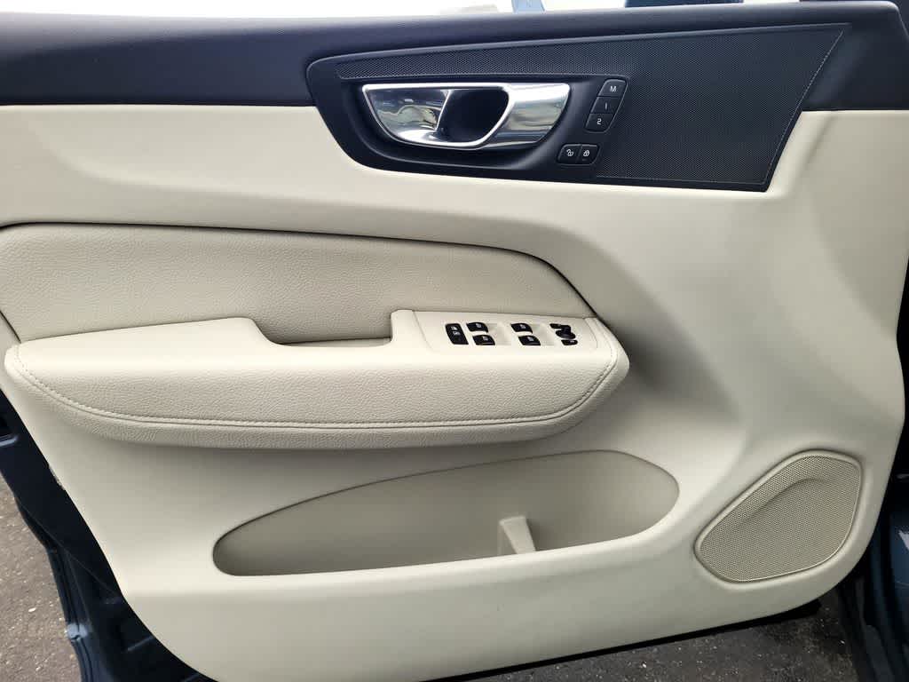 Thumbnail: 2018 Volvo XC60 - 16