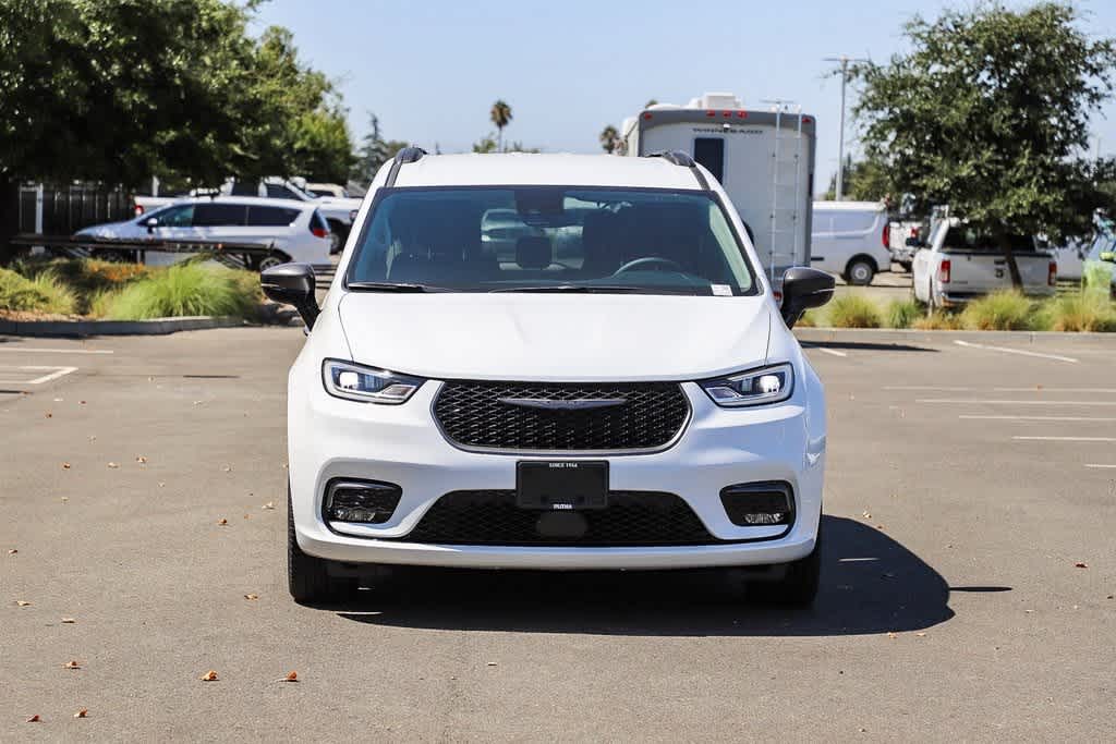 2024 Chrysler Pacifica Touring L 6