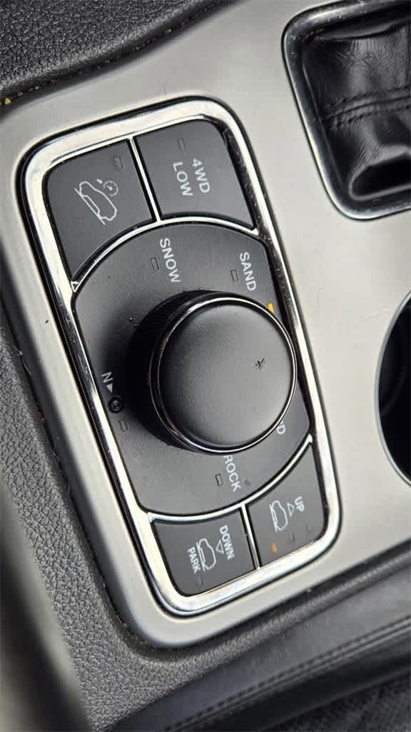 Thumbnail: 2021 Jeep Grand Cherokee - 17