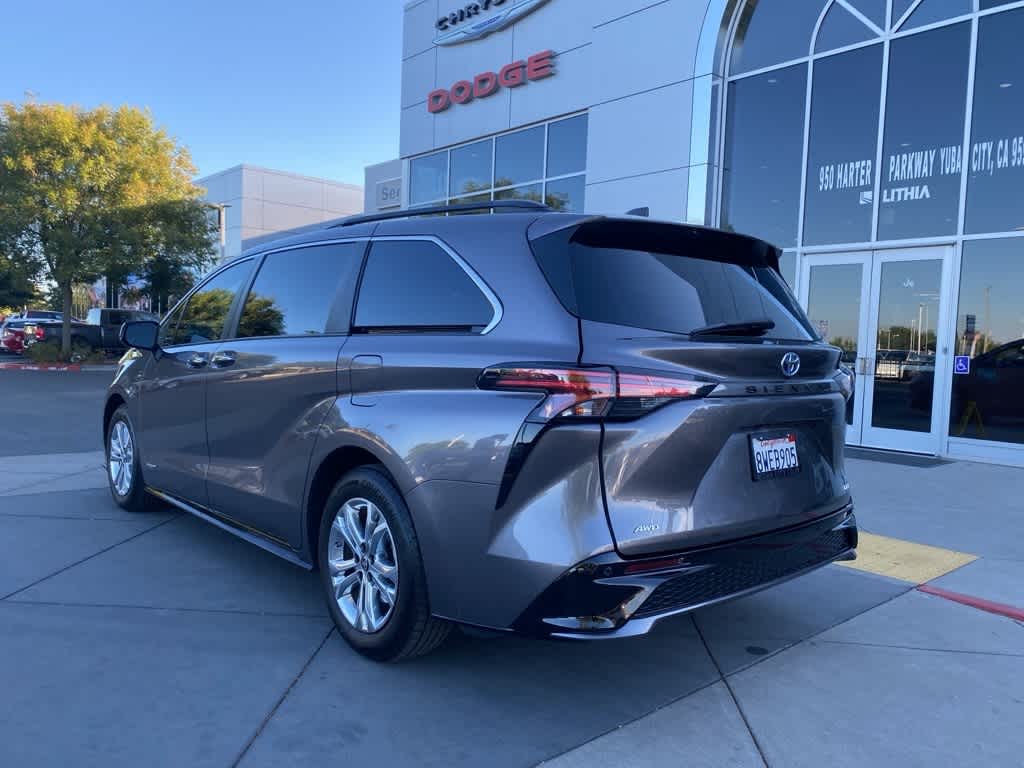 2021 Toyota Sienna XSE photo 3