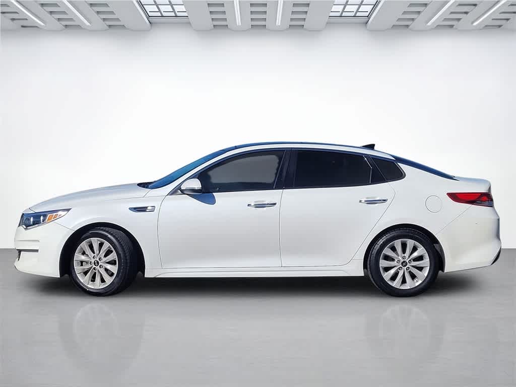 Thumbnail: 2016 Kia Optima - 3