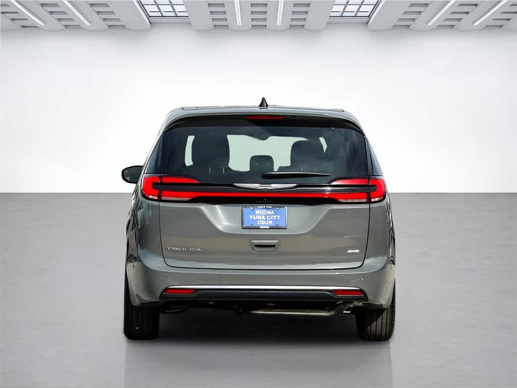 Thumbnail: 2025 Chrysler Pacifica - 4