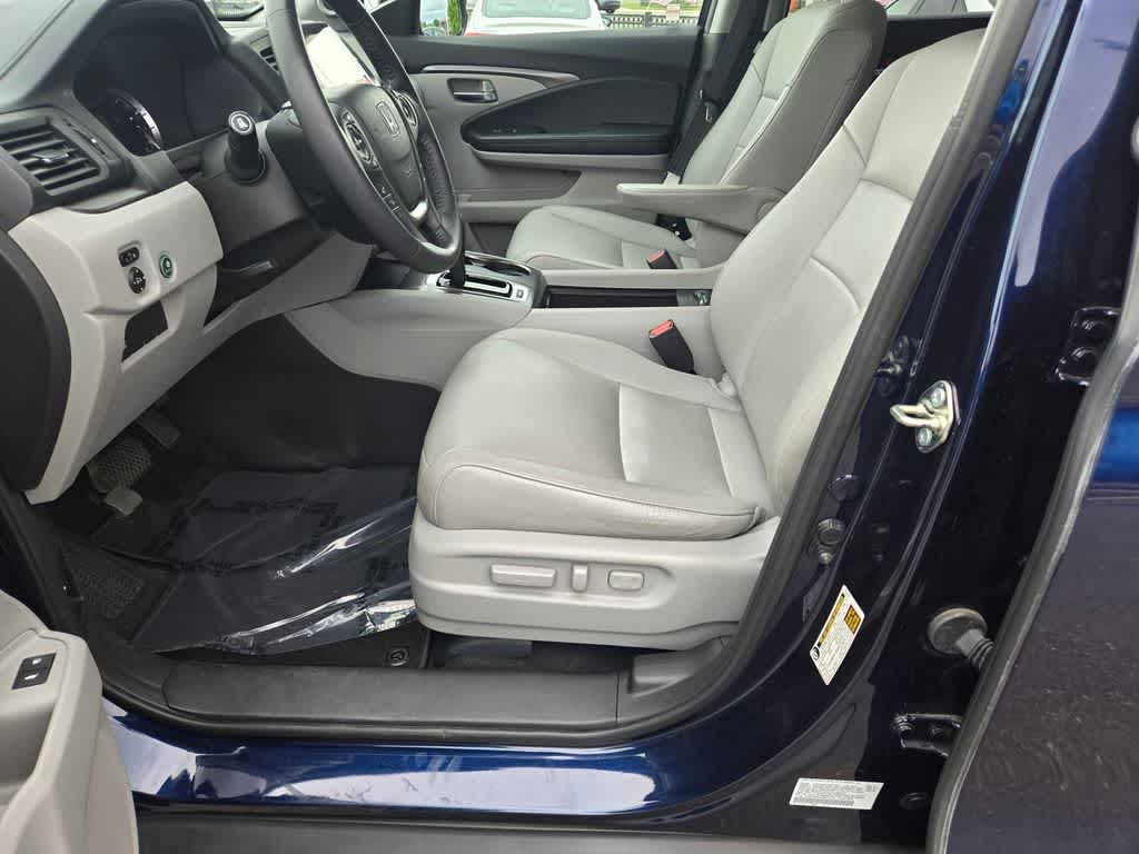 Thumbnail: 2017 Honda Pilot - 18