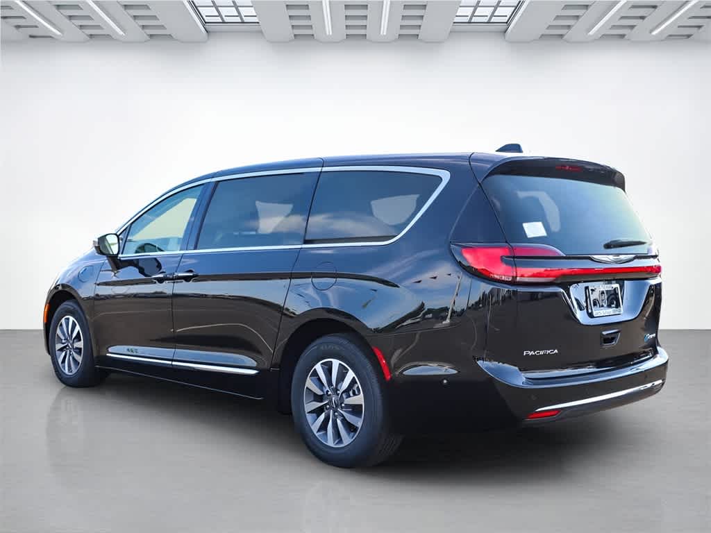 Thumbnail: 2023 Chrysler Pacifica - 2