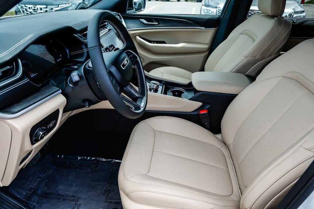 Thumbnail: 2025 Jeep Grand Cherokee - 19