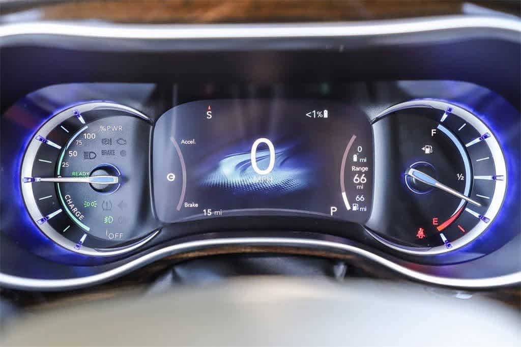 Thumbnail: 2023 Chrysler Pacifica - 25