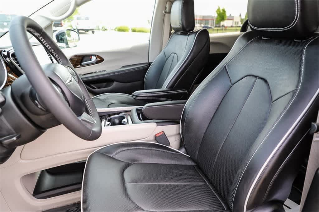 Thumbnail: 2023 Chrysler Pacifica - 17