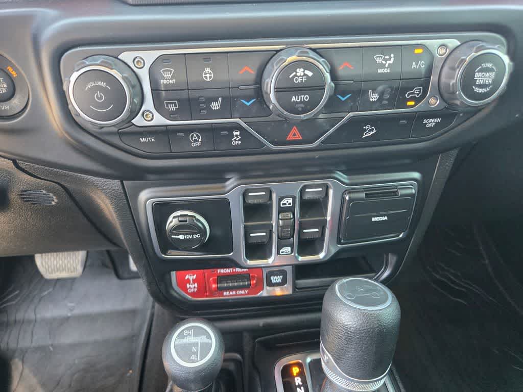 Thumbnail: 2019 Jeep Wrangler - 16