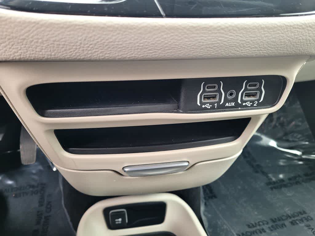 Thumbnail: 2023 Chrysler Pacifica - 17