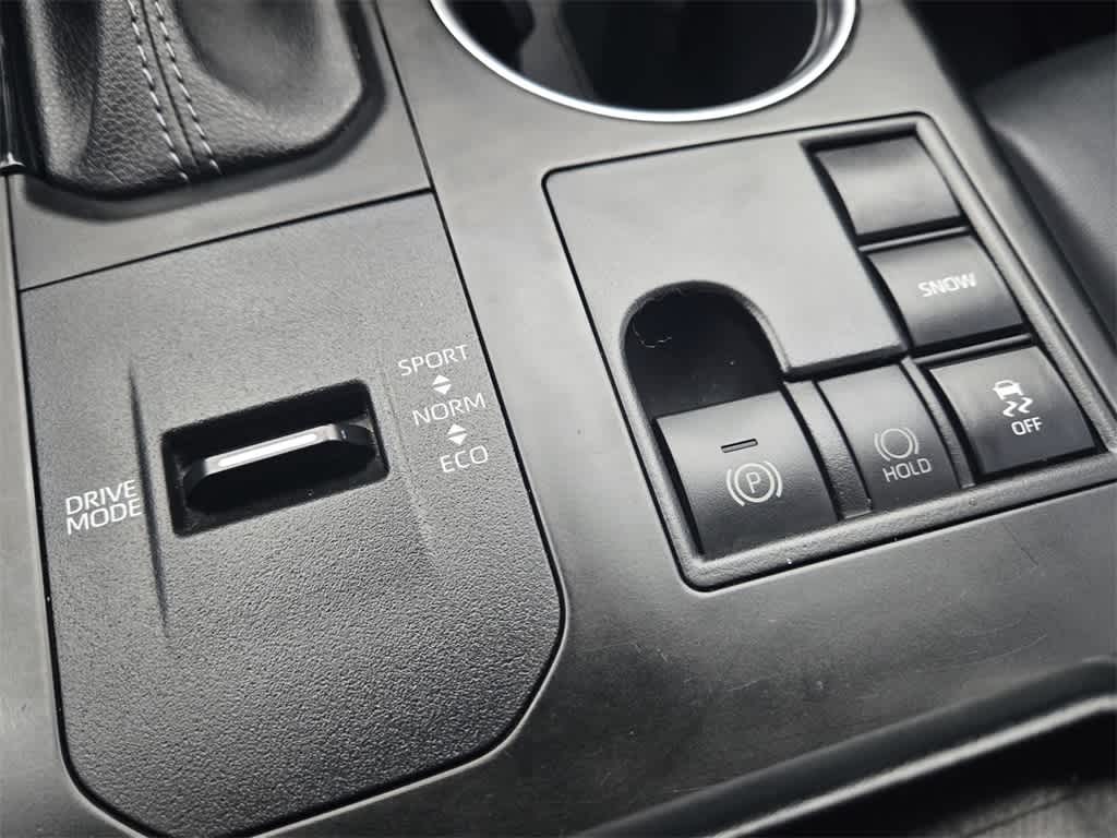 Thumbnail: 2023 Toyota Highlander - 17