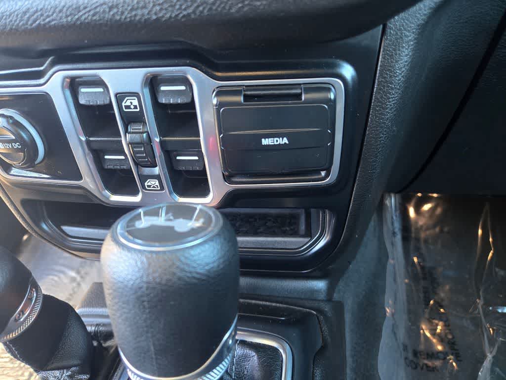 Thumbnail: 2024 Jeep Wrangler - 15