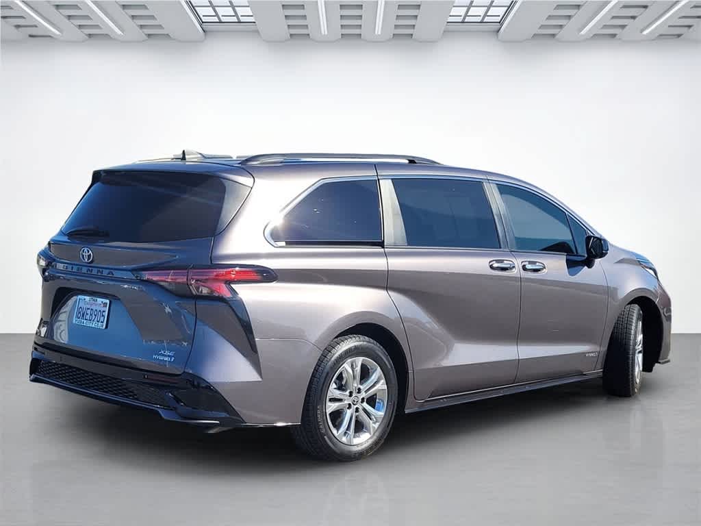 Thumbnail: 2021 Toyota Sienna - 6