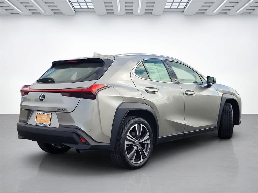 Thumbnail: 2022 Lexus UX - 6