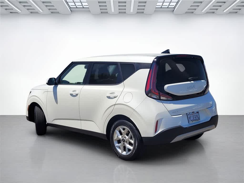 2023 Kia Soul LX photo 4