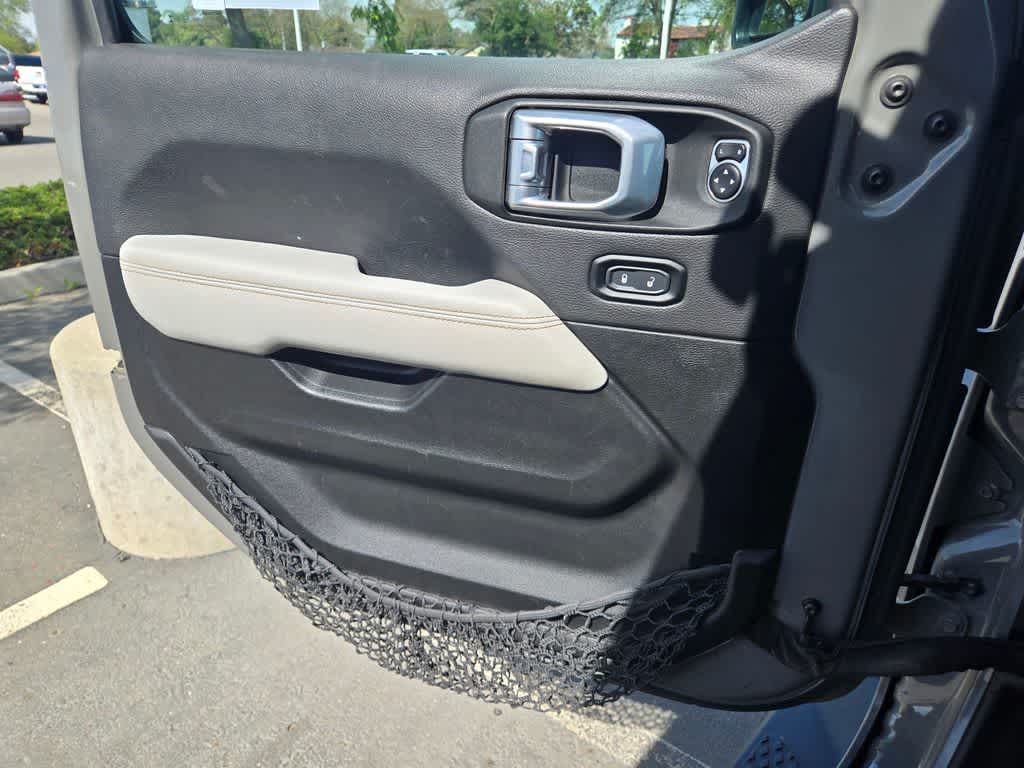 Thumbnail: 2023 Jeep Gladiator - 21