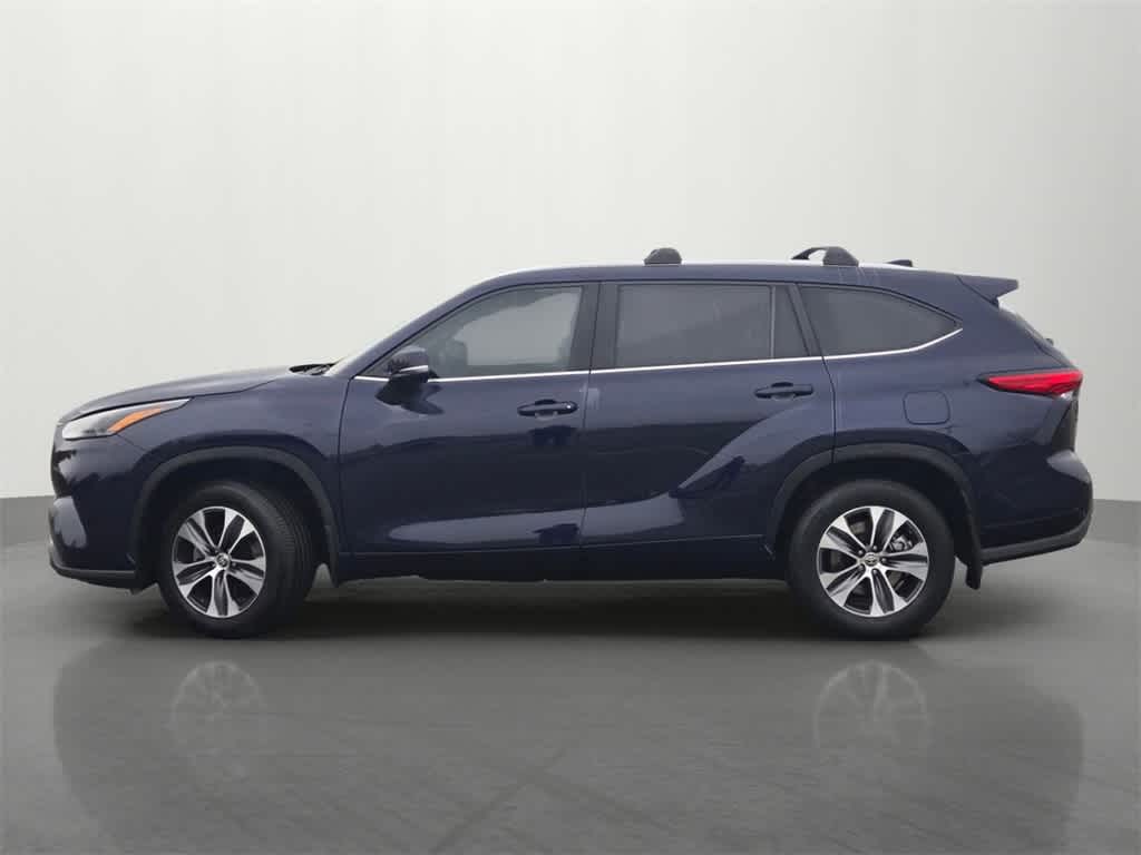 Thumbnail: 2023 Toyota Highlander - 3