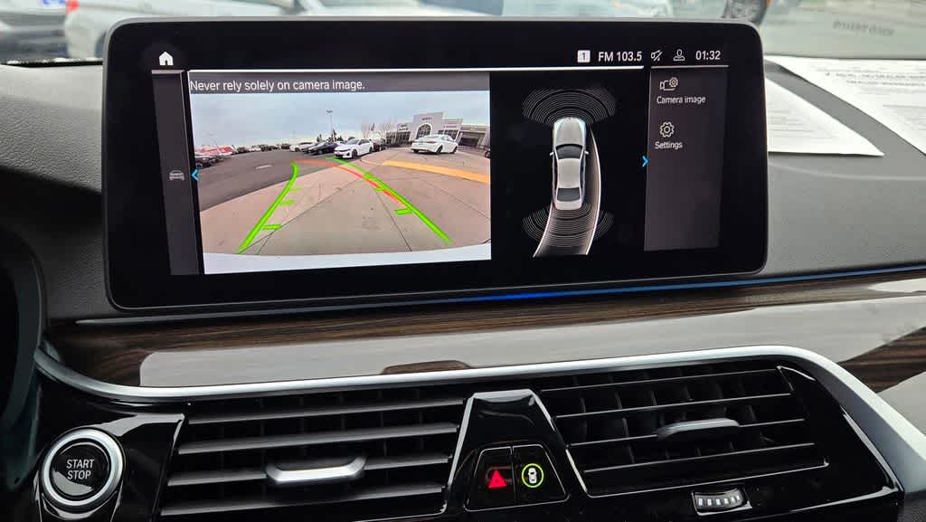 Thumbnail: 2022 BMW 5 Series - 21