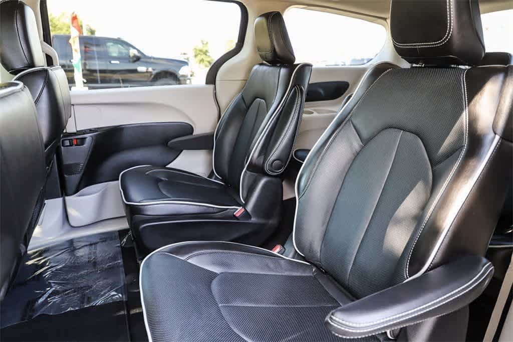 Thumbnail: 2023 Chrysler Pacifica - 19