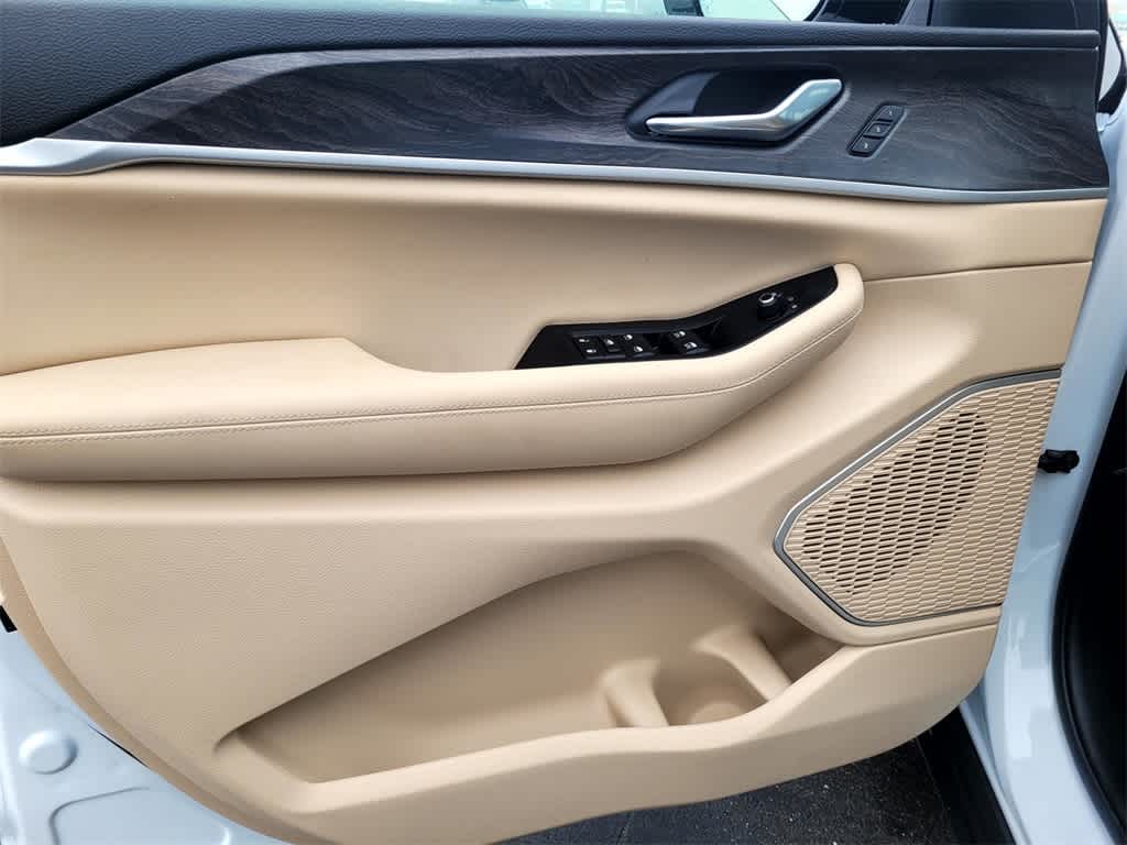 Thumbnail: 2025 Jeep Grand Cherokee - 18