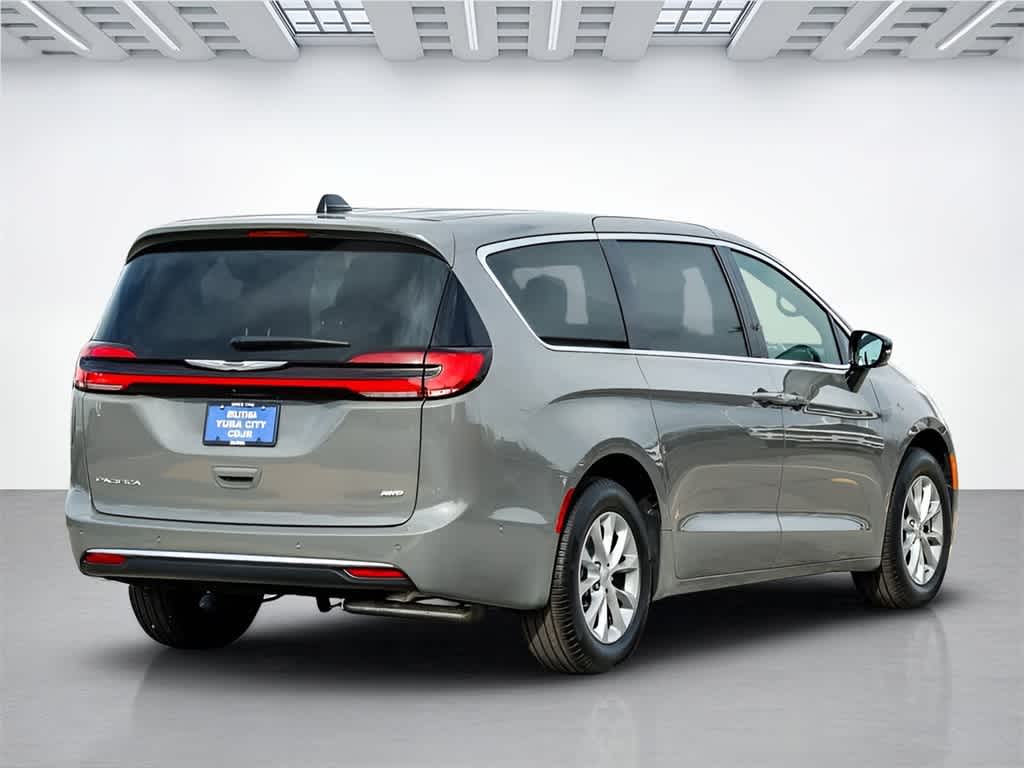 Thumbnail: 2025 Chrysler Pacifica - 5