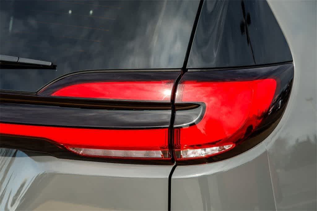 Thumbnail: 2025 Chrysler Pacifica - 9