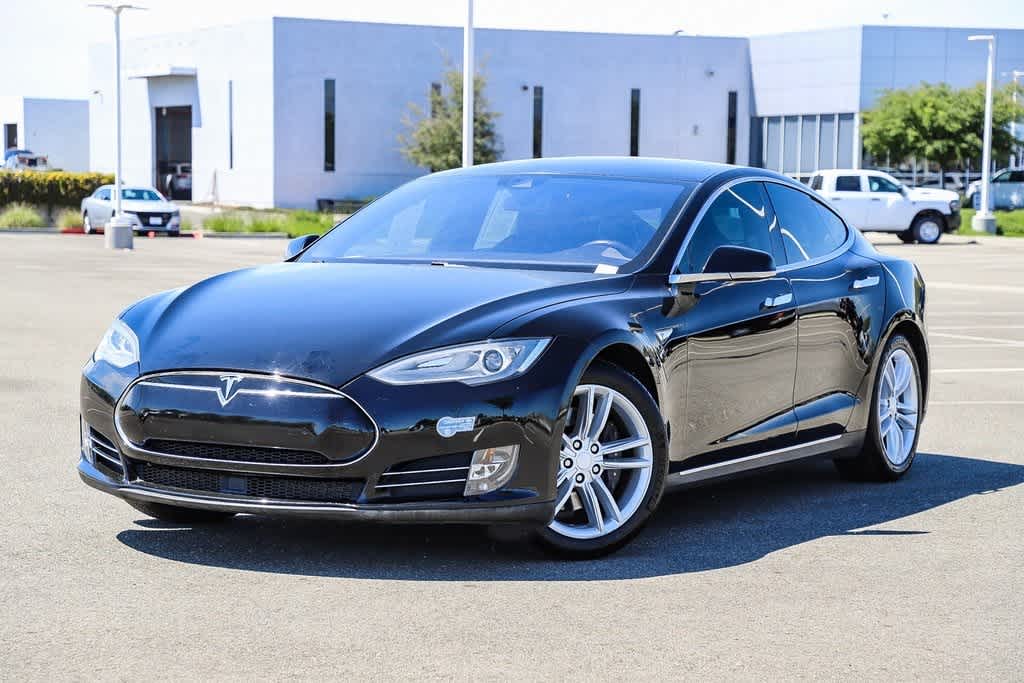 2015 Tesla Model S 85D Hero Image
