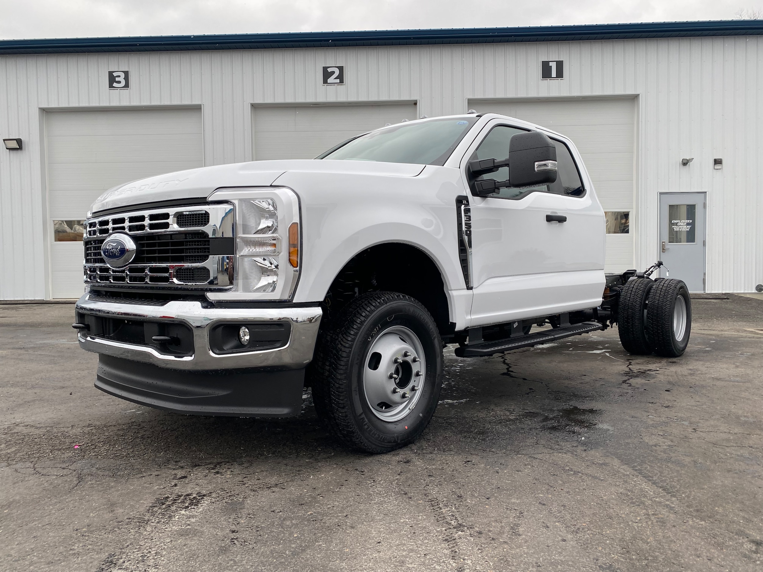 2025 Ford F-350 XL photo 3