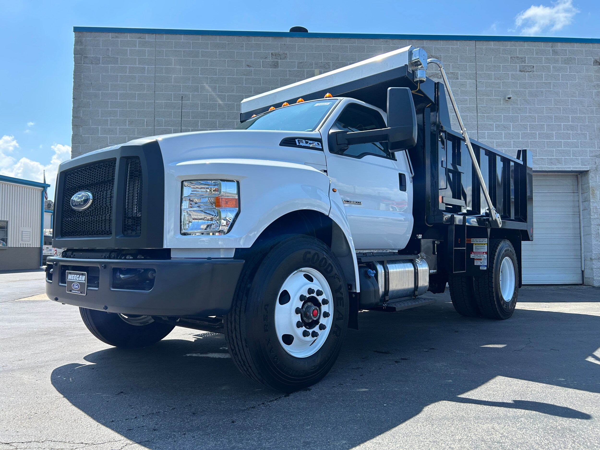 2026 Ford F-750 photo 3