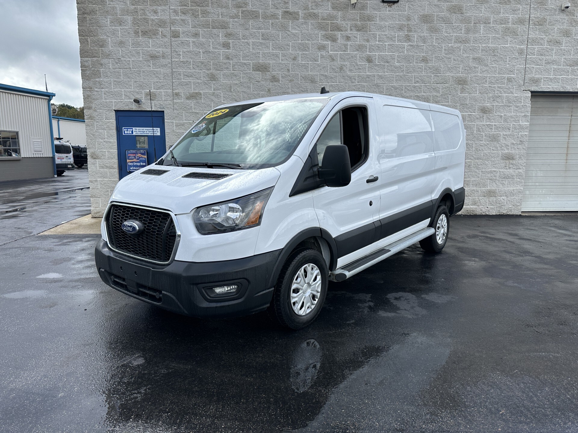 2024 Ford Transit photo 2